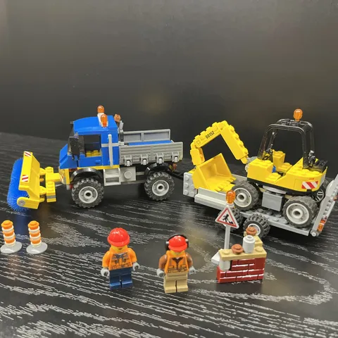 LEGO CITY: Sweeper & Excavator 60152 - 100% Complete retired Set
