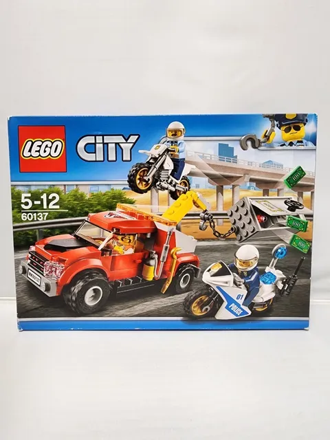 LEGO City 60137 Tow Truck Safe Robber Vehicle Set
