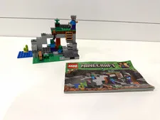 LEGO Minecraft The Zombie Cave 21141 100% Complete w/ Instructions