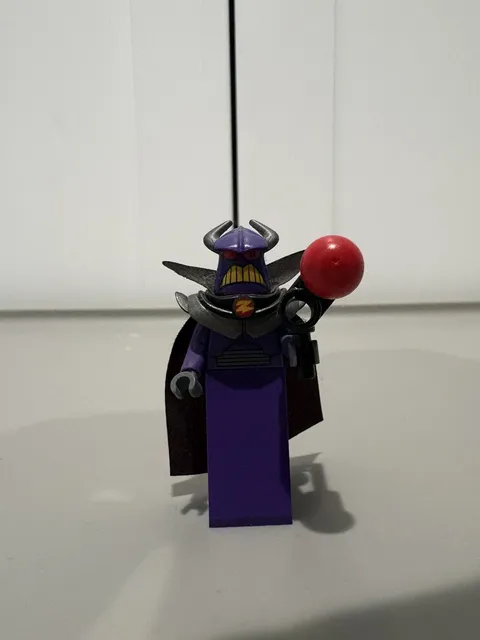 LEGO Zurg Minifigure - 7593 Toy Story - Buzz's Star Command Spaceship