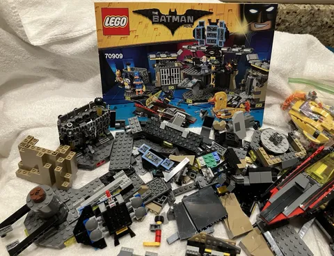 LEGO Batman Movie Batcave Break-In 70909 - Incomplete No Figures. W/boat