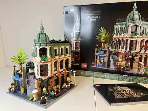 LEGO Icons 10297 Boutique Hotel Modular Buildings 3066 pcs Complete w/ Box