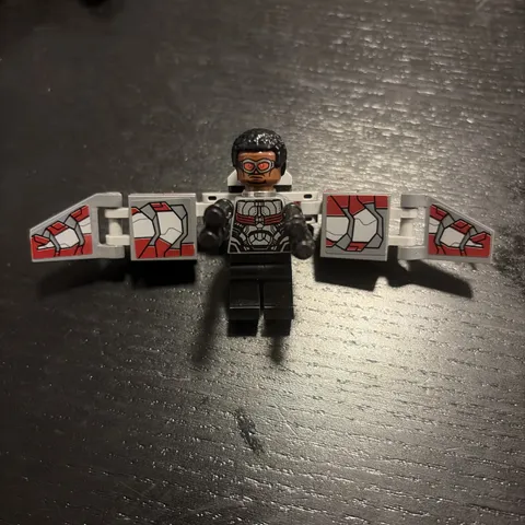 LEGO Falcon Minifig 76104 Marvel Redwing Sam Wilson  (MFB47)