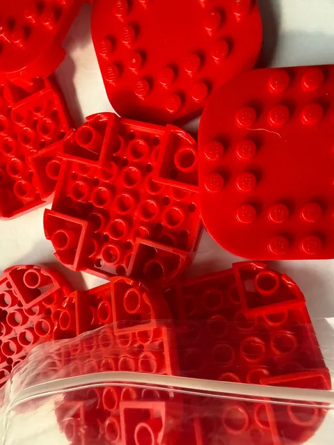 LEGO- NEW- #66789-RED-PLATE MOD/ 6 X 6/RNDED CORNERS/4 FEET-5 PIECES