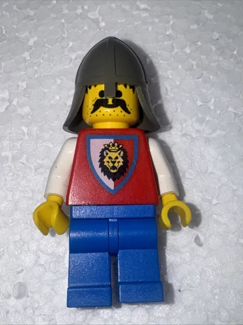 Lego Royal Knights 1843 6097 Dark Gray Neck-Protector Knight 3 Castle Minifigure