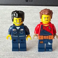 LEGO Minifigure Lot of 2 Mechanics/Workers Blu LEGO Coveralls Red Shirt Overalls