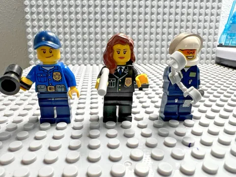 LEGO Town/city /Police Minifigures - Lot of 3 different styles Police Officers