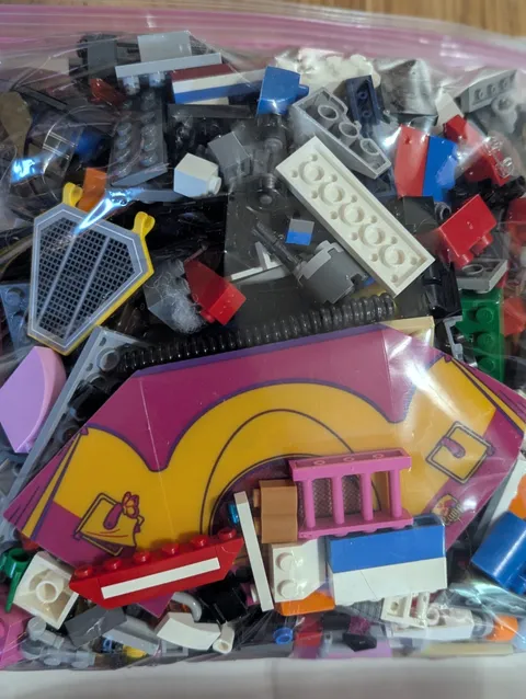 4 pound Gallon Bags Of Assorted Lego Bricks And Accessories 