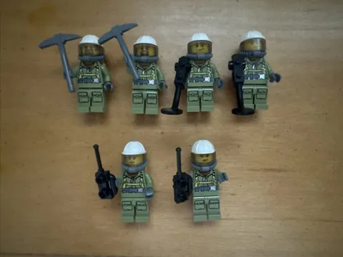 LEGO City Minifigurines - 6 M/F Volcano Explorer w/ Tools and Breathing Gear