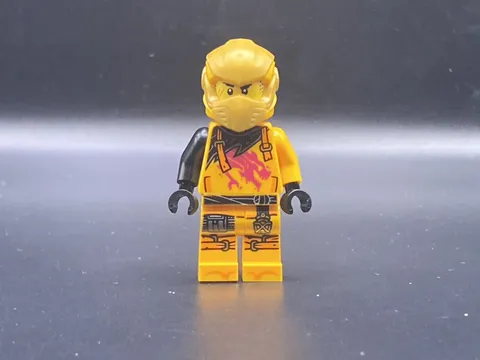 LEGO MINIFIGURE NINJAGO ARIN - SHIRT WITH MAGENTA DRAGON NJO0921