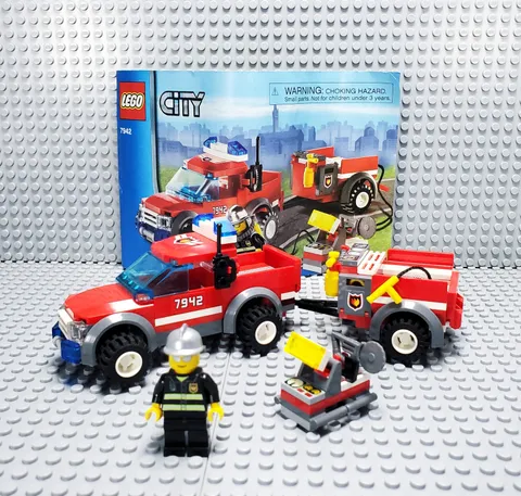 LEGO - 7942 Off-Road Fire Rescue - CITY - Complete - Retired / 2007 - Ships Fast