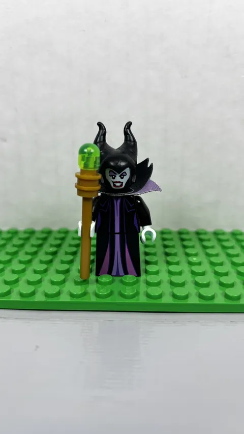LEGO Maleficent Minifigure 43227 Disney Villain Sleeping Beauty 