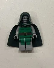 LEGO Dr. Doom Minifigure Sh0052 Marvel Superheroes 76005