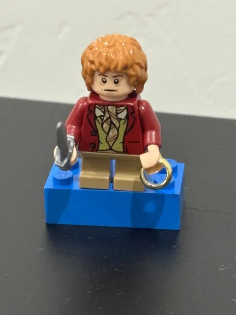 LEGO Lord of the Rings Bilbo Baggins Red Coat Minifig w/ Ring and Sword