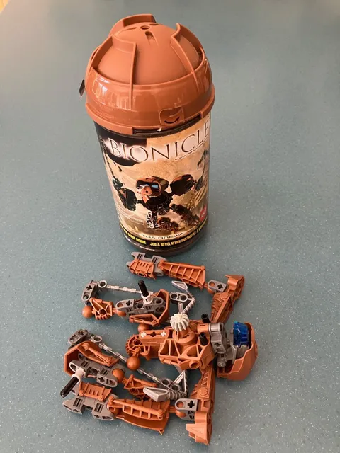 LEGO Bionicle Toa Metru 8604 : Onewa w/ Canister  NO INSTRUCTION MANUAL