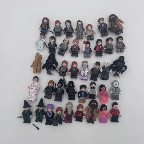 LEGO Harry Potter Minifigure Lot 40 figures Harry Dumbledore Hagrid Voldemort