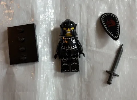 LEGO Series 7 Collectible Minifigures 8831 Evil Knight Complete w/ Shield