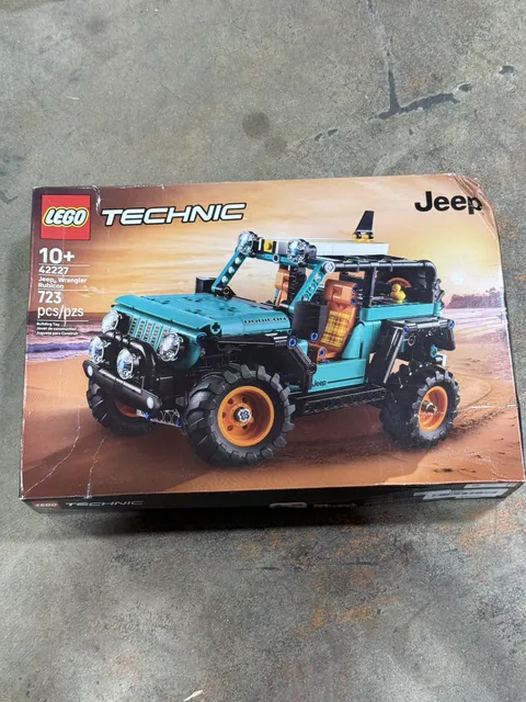 Genuine LEGO TECHNIC JEEP WRANGLER RUBICON 723 Pieces (42227) Brand New