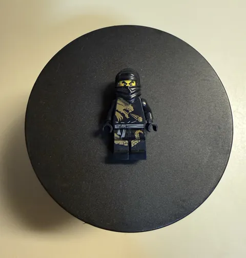 LEGO NINJAGO Cole Black Ninja Minifigure w/ Hood/Helmet Accessory Black Gold