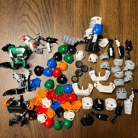 LEGO Sports NHL 2002 LEGO Puck Passer  Hockey Players Lot of Pucks & Parts
