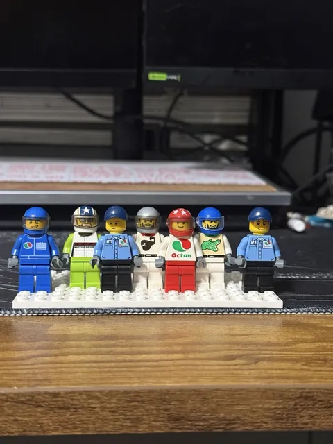LEGO Racing Minifigures – Porsche  Driver, Octan Driver, Vita Rush Driver (7)