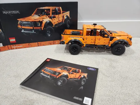 LEGO TECHNIC: Ford F-150 Raptor (42126) COMPLETE SET  BOX  AND INSTRUCTIONS