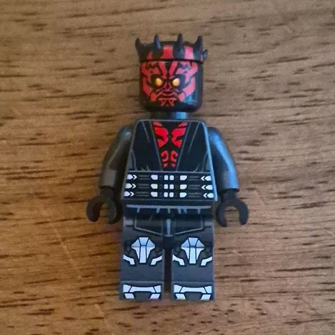 LEGO Star Wars Darth Maul Minifigure Black & Gray Horned Headpiece Red Face
