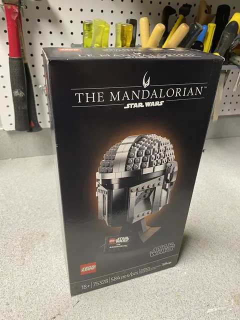 LEGO Star Wars: The Mandalorian Helmet (75328) New Sealed
