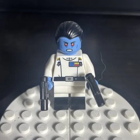 LEGO Star Wars SW1356 Grand Admiral Thrawn Minifigure From Set 75385