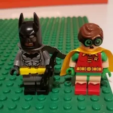 LEGO Batman & Robin Minifigures Lot of 2 w/ Capes Plastic/Fabric Figures