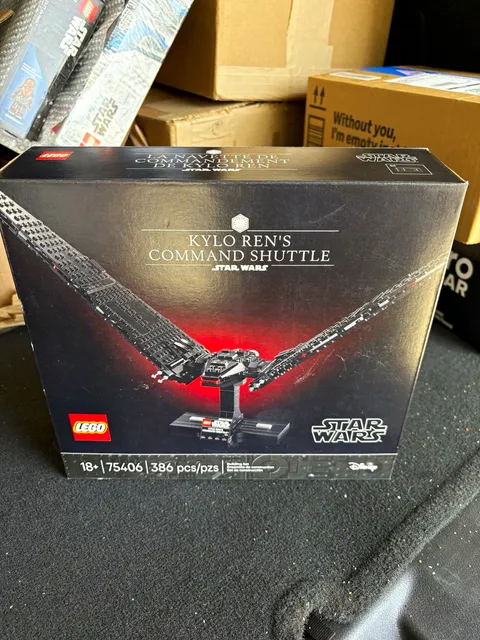 LEGO Star Wars Kylo Ren's Command Shuttle 75406 *New/Sealed*