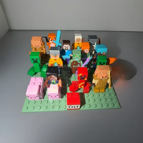 Lego Minecraft minifigs Lot Of 30 pieces with 16 mini figures!
