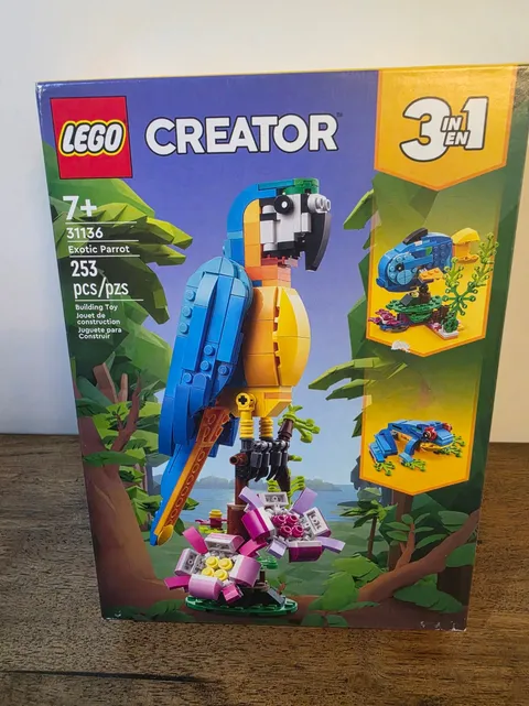LEGO Creator 3 in 1 Exotic Parrot 31136 New Sealed 253 Pieces