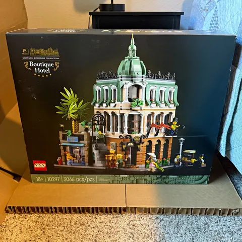 LEGO Icons Boutique Hotel 10297 Modular Buildings 3066 pcs