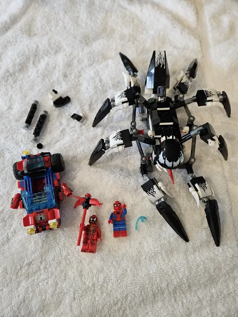 LEGO Marvel Super Heroes: Venom Crawler (76163) Partial Set Read