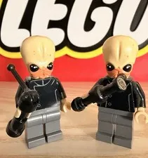 Lego Star Wars Lot Of (2) Bith Musician Minifigures With Accessories