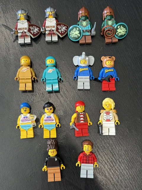 Lego Ideas Vending Machine 21358 MINIFIGURES ONLY Minus 1 Teal & 1 Gold Spaceman