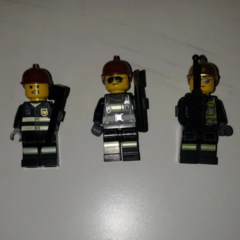 LEGO Firefighter Minifigures Lot of 3 w/ Helmets & Accessories Plastic Figures