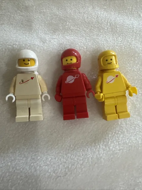 LEGO Classic Space Minifigure - Vintage Red Yellow White Astronaut