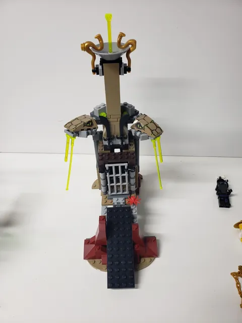 Lego Ninjago Epic Dragon Battle set 9450  Complete model - no box or manuals