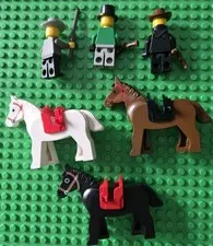 LEGO Western Minifigure Lot Sheriff, Bandit 1 & 3 Black Bart, Horses, Weapons