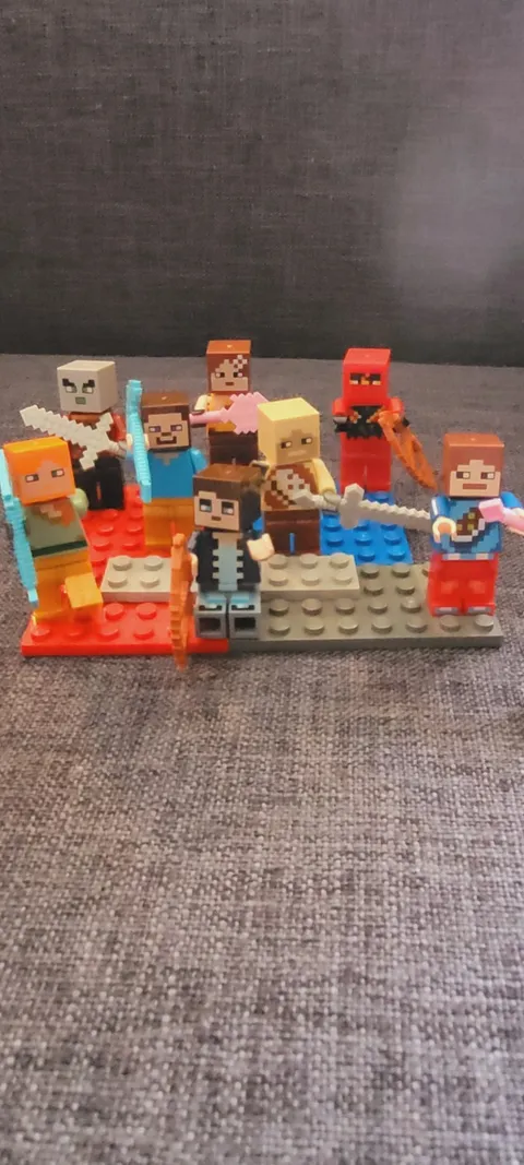 LEGO Minecraft Minifigure Lot 8pc Steve Alex Creeper?