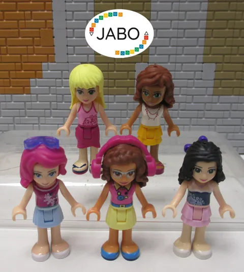 (T10/1/2) Lego Friends 5 Figures Minifigures