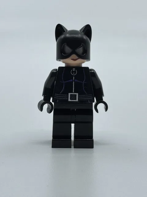 2006 LEGO Batman Catwoman Minifigure Black Suit Purple Trim Lips bat003