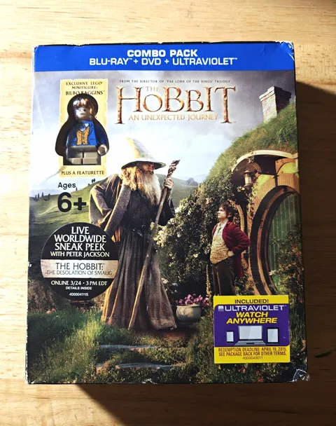 Warner Bros. The Hobbit: An Unexpected Journey Combo Pack . LEGO Blue Coat Bilbo