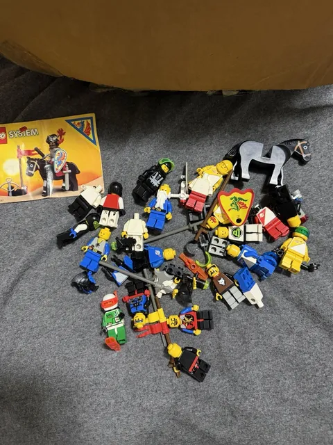 Vintage Lego Lot Good Size With Figuires