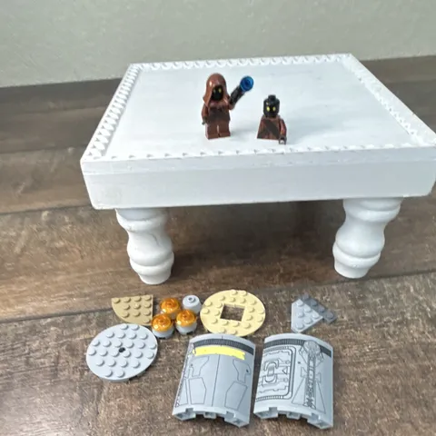 LEGO Star Wars Jawa w/ Gold Badge Mini-figures and Escape Pod Pieces Incomplete