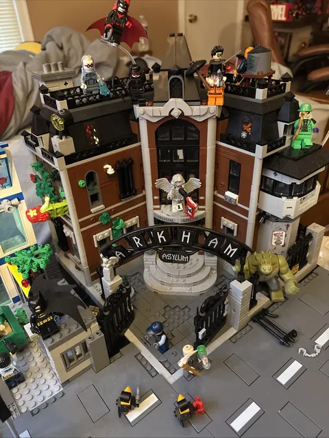 lego arkham asylum already built +extra figures
