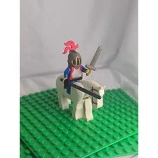 LEGO Castle Breastplate Knight & Horse Minifigure - Cas189 (1984)