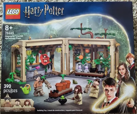 LEGO Harry Potter: Hogwarts Castle: Herbology Class (76445) New In Box